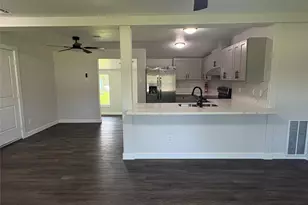 55 Periwinkle Ct, Lake Jackson, TX 77566 - Photo 4