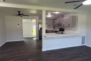 55 Periwinkle Ct, Lake Jackson, TX 77566 - Photo 2