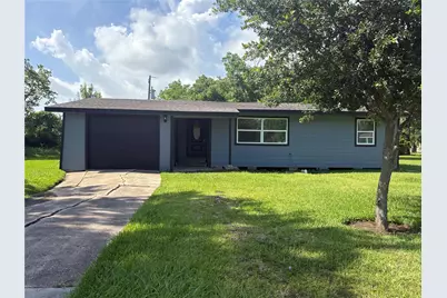 55 Periwinkle Court, Lake Jackson, TX 77566 - Photo 1