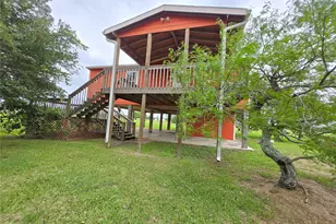 205 Buckskin Dr, Palacios, TX 77465 - Photo 2