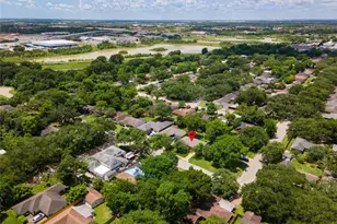 11206 Cliffwood Dr, Houston, TX 77035 - Photo 12