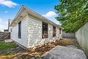 4034 Caplin St, Houston, TX 77026 - Photo 34