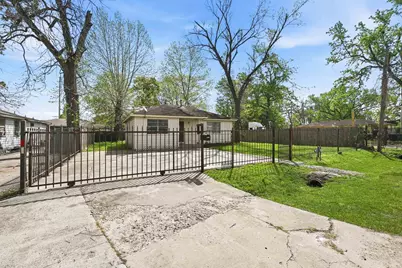 9118 Spaulding Street, Houston, TX 77016 - Photo 2