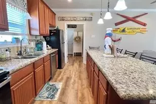 3174 Sea Castle Dr, Crystal Beach, TX 77650 - Photo 8