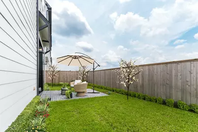1005 Golden Nectar, Houston, TX 77008 - Photo 2