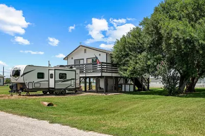 654 Calumet Drive, Palacios, TX 77465 - Photo 2