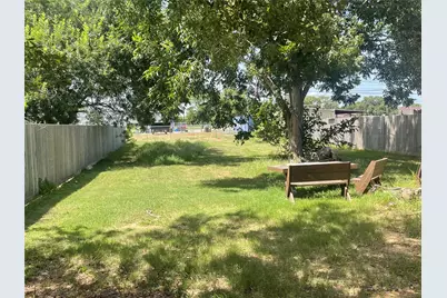 1104 Rorem Avenue #3, Palacios, TX 77465 - Photo 4