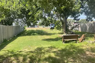 1104 Rorem Ave, Palacios, TX 77465 - Photo 4