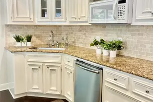 435 N Rivershire Dr, Conroe, TX 77304 - Photo 4