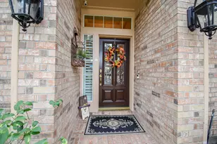 7514 Guinevere Dr, Sugar Land, TX 77479 - Photo 4