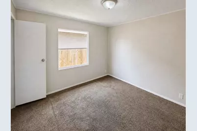 11919 Kingslake Forest Drive, Houston, TX 77044 - Photo 32