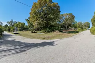 214 E Beaumont Ave, Onalaska, TX 77360 - Photo 2