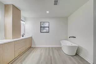 10303 Chevy Chase Dr, Houston, TX 77042 - Photo 30