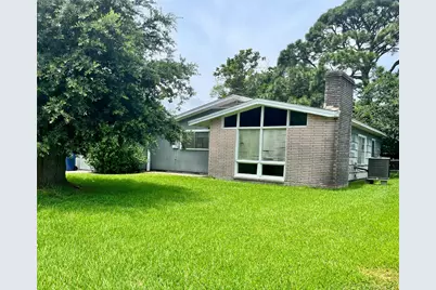 216 21st Avenue N, Texas City, TX 77590 - Photo 1