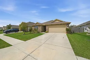 1202 Filly Crk Dr, Alvin, TX 77511 - Photo 4
