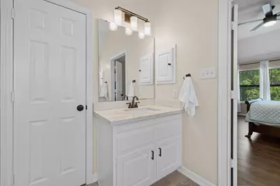 72 W Sandalbranch Circle, The Woodlands, TX 77382 - Photo 40