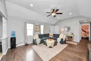 13826 Northlake Dr, Houston, TX 77049 - Photo 2