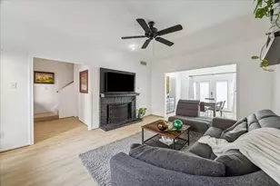 11711 Memorial Dr, Houston, TX 77024 - Photo 2