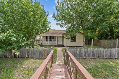 810 23rd Street N, Texas City, TX 77590 - Photo 2