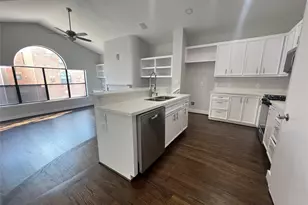 9810 Abigail Grace Ct, Houston, TX 77025 - Photo 4