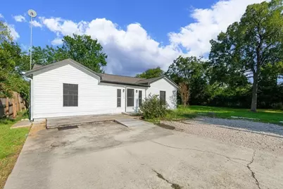 2523 S Broadway Street, La Porte, TX 77571 - Photo 1