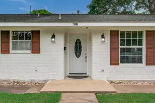 1722 Front St, Columbus, TX 78934 - Photo 2