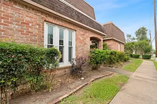 2938 Camelot Ln, Missouri City, TX 77459 - Photo 2