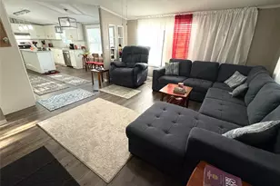 327 Laura Ln, Bastrop, TX 78602 - Photo 6