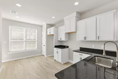 1504 Clay Street #B, Brenham, TX 77833 - Photo 6