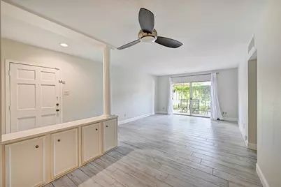 2230 S Piney Point Road #104, Houston, TX 77063 - Photo 4