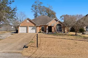 106 Mockingbird Ln, Bridge City, TX 77611 - Photo 2