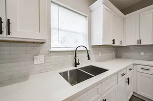 4405 Mallow Dr St, Houston, TX 77051 - Photo 8