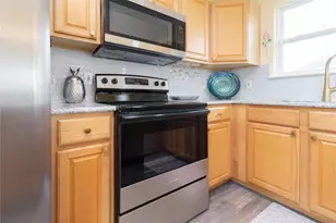 4023 Grayson Dr, Galveston, TX 77554 - Photo 10