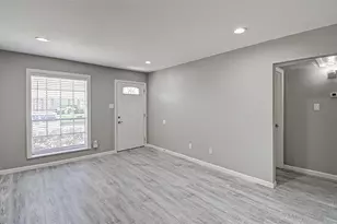 1104 W Tri Oaks Ln, Houston, TX 77043 - Photo 6