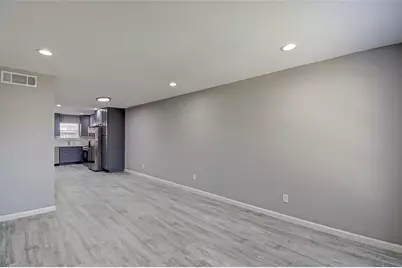 1104 W Tri Oaks Lane #119, Houston, TX 77043 - Photo 4