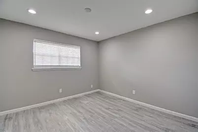 1104 W Tri Oaks Lane #119, Houston, TX 77043 - Photo 12