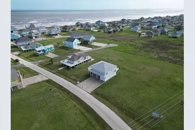 973 Sea Breeze, Crystal Beach, TX 77650 - Photo 2