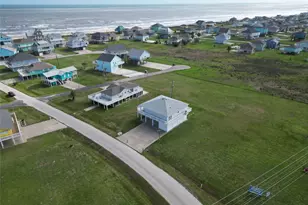 973 Sea Breeze, Crystal Beach, TX 77650 - Photo 2