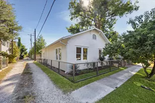 306 E 12th St, Houston, TX 77008 - Photo 4