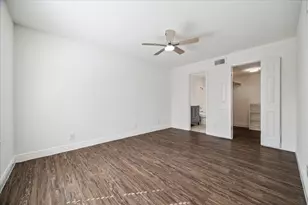 9700 Leawood Blvd, Houston, TX 77099 - Photo 10