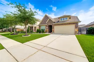 18318 Russett Green Dr, Tomball, TX 77377 - Photo 2