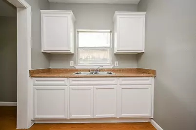 8007 Carver Road, Houston, TX 77088 - Photo 10