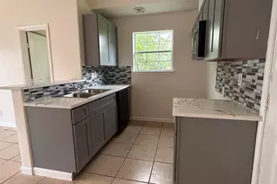 6841 Larkstone St, Houston, TX 77028 - Photo 8