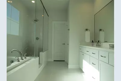 2802 Grand Fountains Drive #E, Houston, TX 77054 - Photo 4