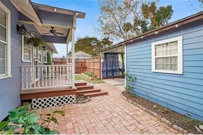 114 W Lobit Street, Baytown, TX 77520 - Photo 2