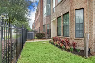 2110 Shearn St, Houston, TX 77007 - Photo 2