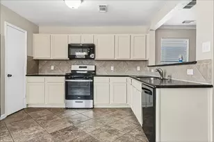 11411 Seven Sisters Dr, Tomball, TX 77375 - Photo 2