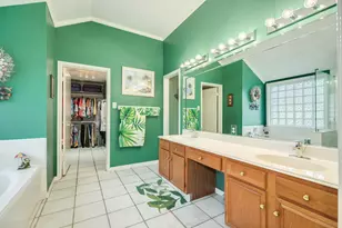 803 W Peach Hollow Cir, Pearland, TX 77584 - Photo 8