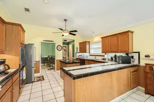 803 W Peach Hollow Cir, Pearland, TX 77584 - Photo 6
