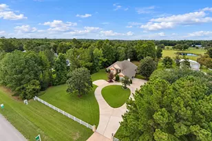 9135 Grand Lake Estates Dr, Montgomery, TX 77316 - Photo 2